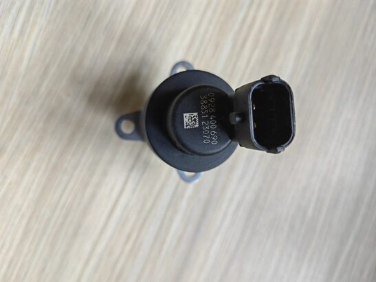 Genuine Bosch 0928400690 Fuel Pressure Control Valve Suction Control Valve SCV for Mitsubishi Fuso Canter 4M50